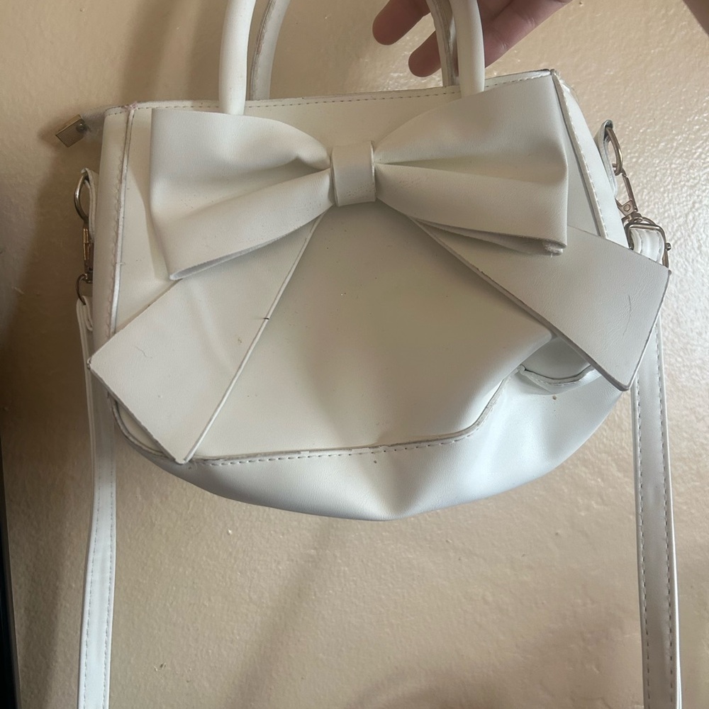 Elegant White Bow Handbag
